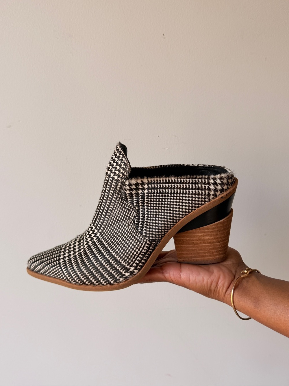 Gianni Bini Black & White Houndstooth Mule